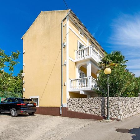 Beautiful Apartment In Omisalj With Kitchen Exterior foto