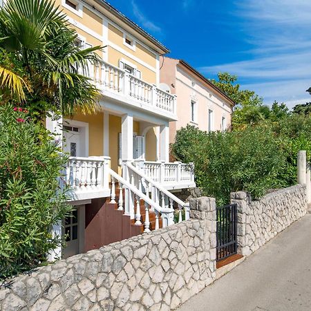 Beautiful Apartment In Omisalj With Kitchen Exterior foto