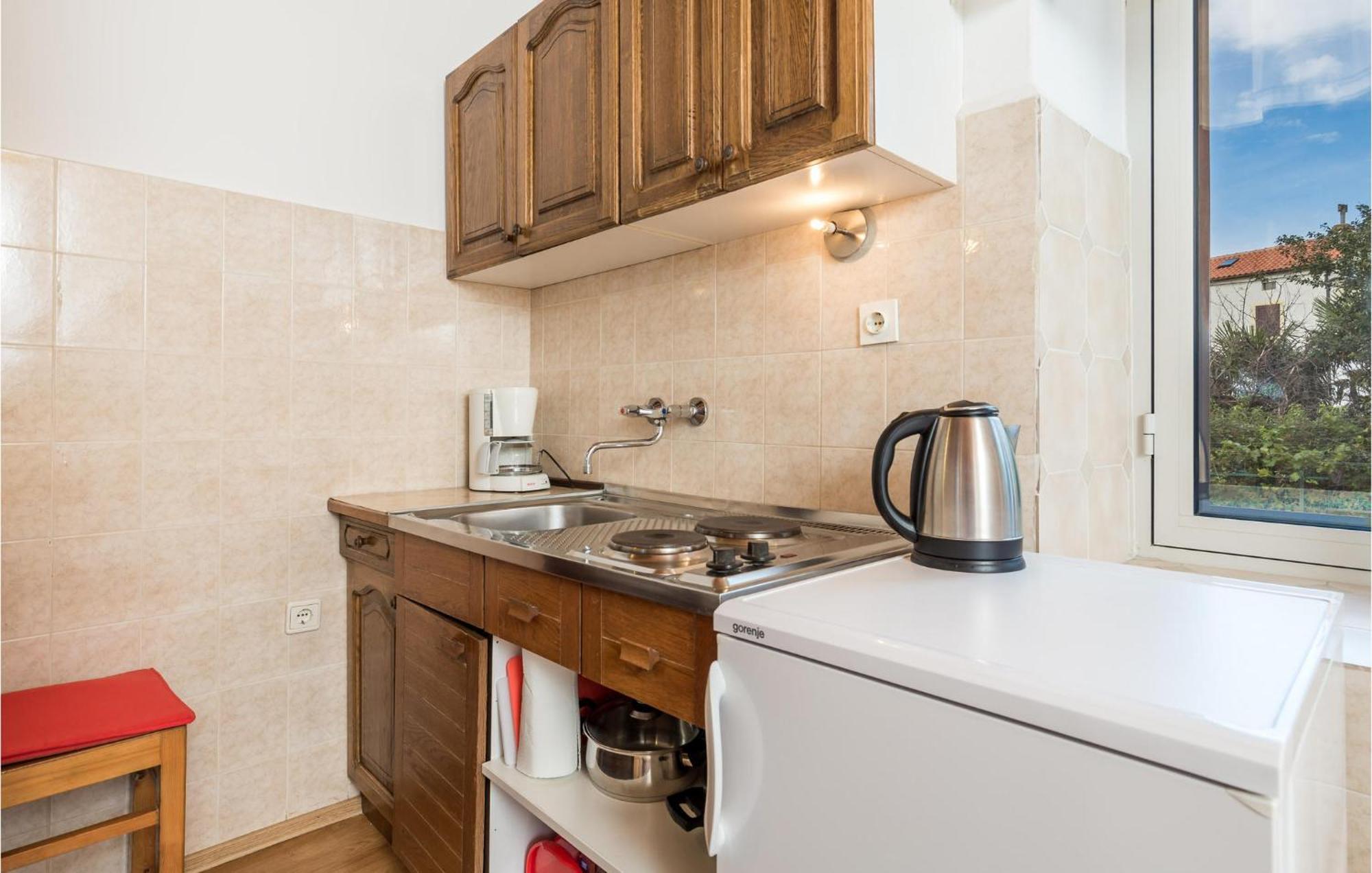 Beautiful Apartment In Omisalj With Kitchen Exterior foto