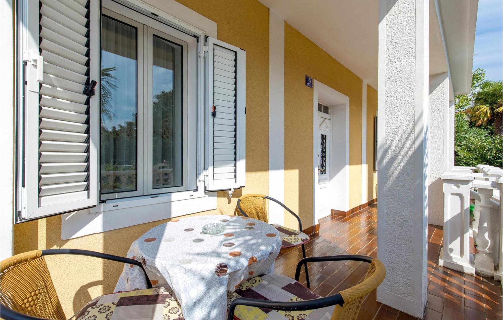 Beautiful Apartment In Omisalj With Kitchen Exterior foto