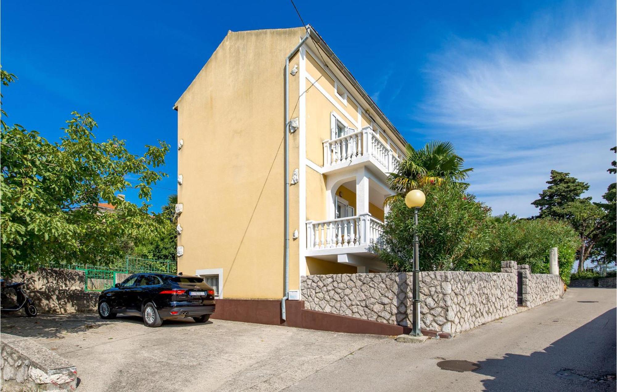 Beautiful Apartment In Omisalj With Kitchen Exterior foto